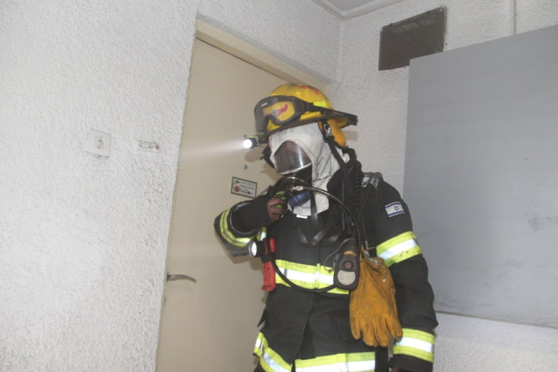 צפו: הבית נשרף, תמונת הרב לא נפגעה