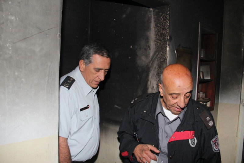 צפו: הבית נשרף, תמונת הרב לא נפגעה