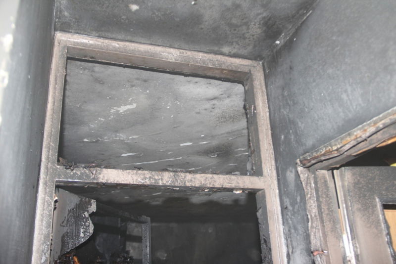 צפו: הבית נשרף, תמונת הרב לא נפגעה