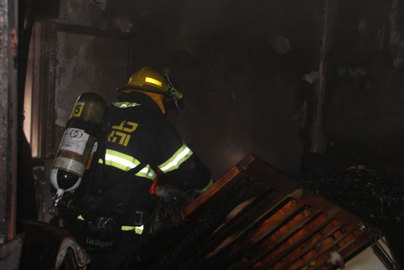 צפו: הבית נשרף, תמונת הרב לא נפגעה