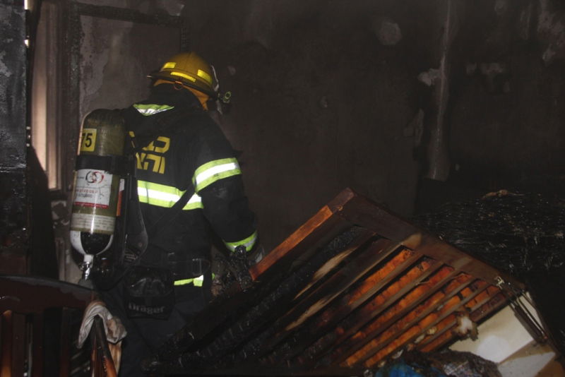 צפו: הבית נשרף, תמונת הרב לא נפגעה
