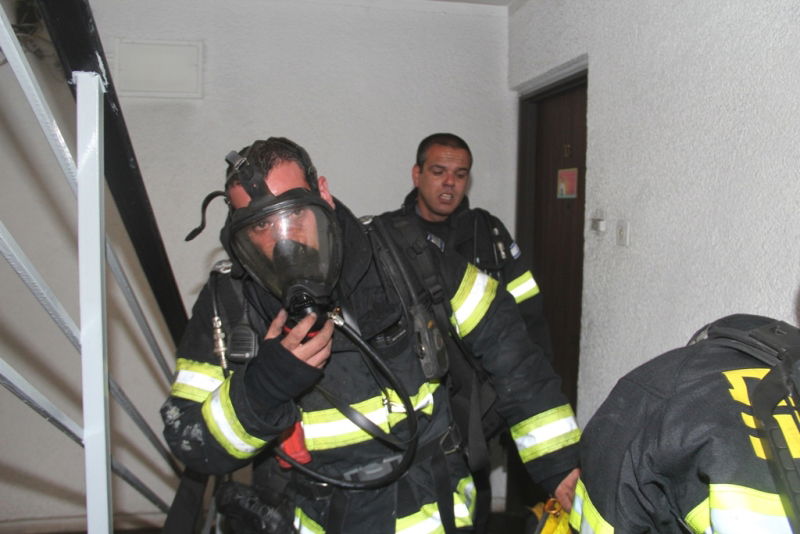 צפו: הבית נשרף, תמונת הרב לא נפגעה