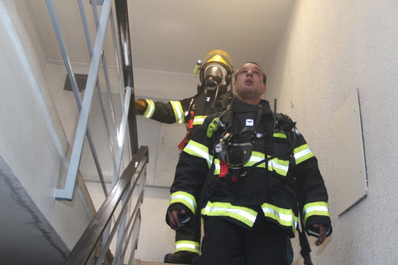 צפו: הבית נשרף, תמונת הרב לא נפגעה