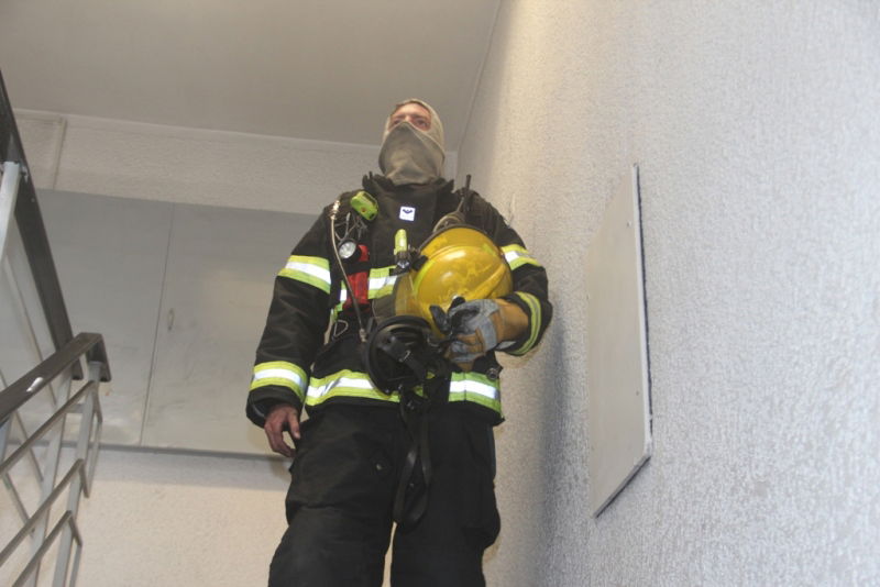 צפו: הבית נשרף, תמונת הרב לא נפגעה