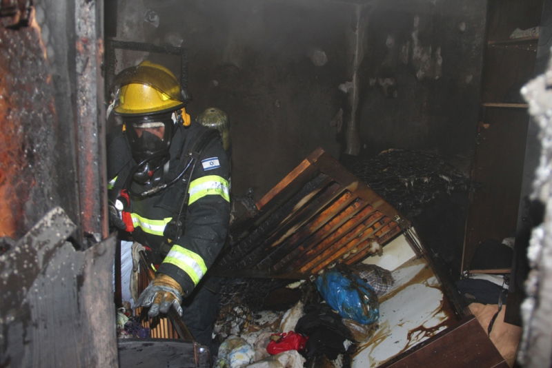צפו: הבית נשרף, תמונת הרב לא נפגעה