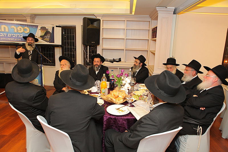 צפו: השבועון של חב"ד חגג את הגליון ה-1500