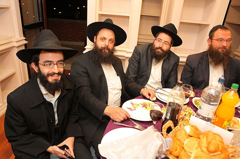 צפו: השבועון של חב"ד חגג את הגליון ה-1500