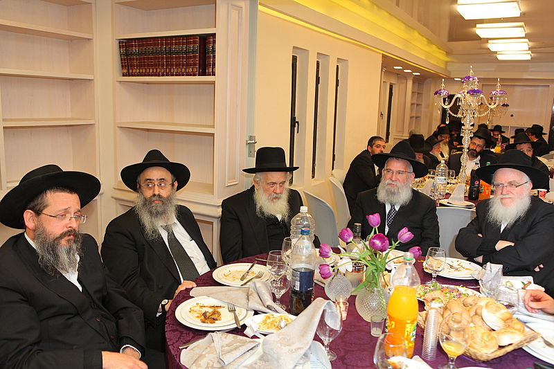 צפו: השבועון של חב"ד חגג את הגליון ה-1500