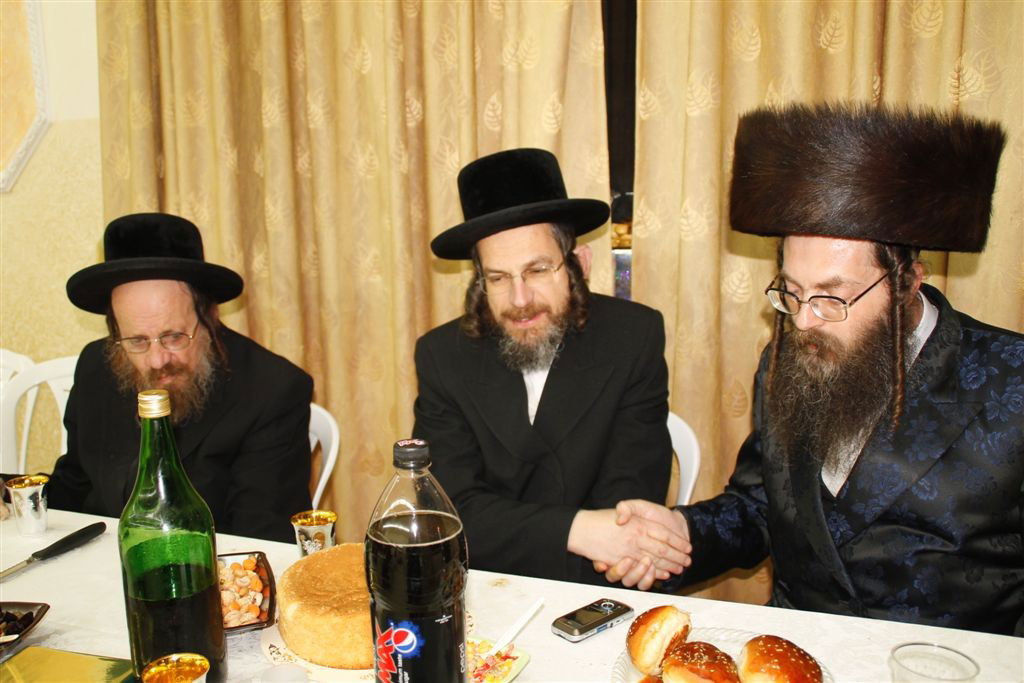 צפו: בר מצווה בחסידות קאמרנא