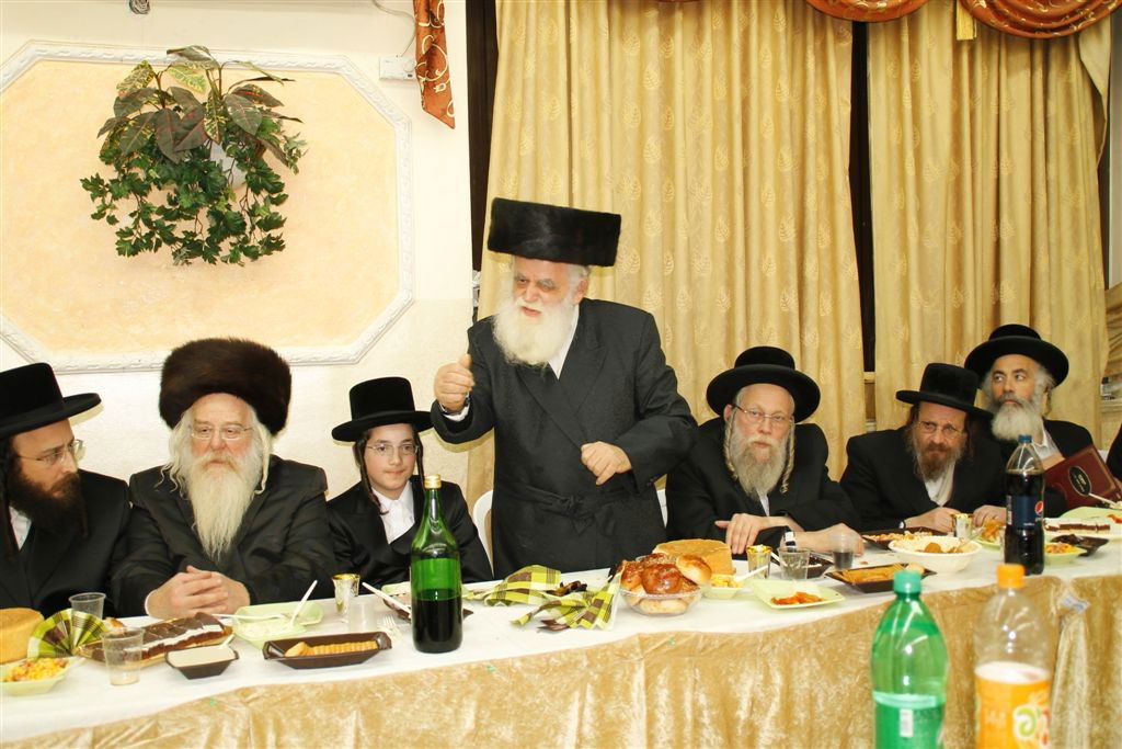 צפו: בר מצווה בחסידות קאמרנא