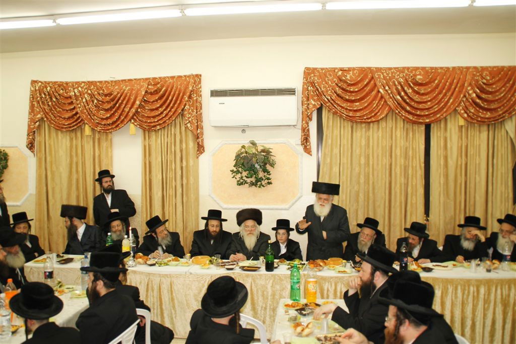 צפו: בר מצווה בחסידות קאמרנא