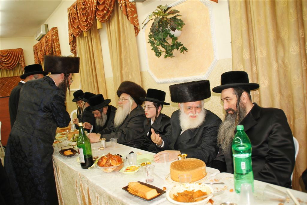 צפו: בר מצווה בחסידות קאמרנא