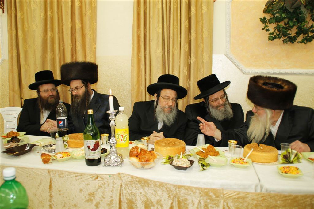 צפו: בר מצווה בחסידות קאמרנא