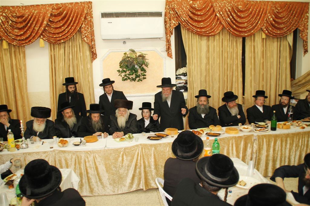 צפו: בר מצווה בחסידות קאמרנא