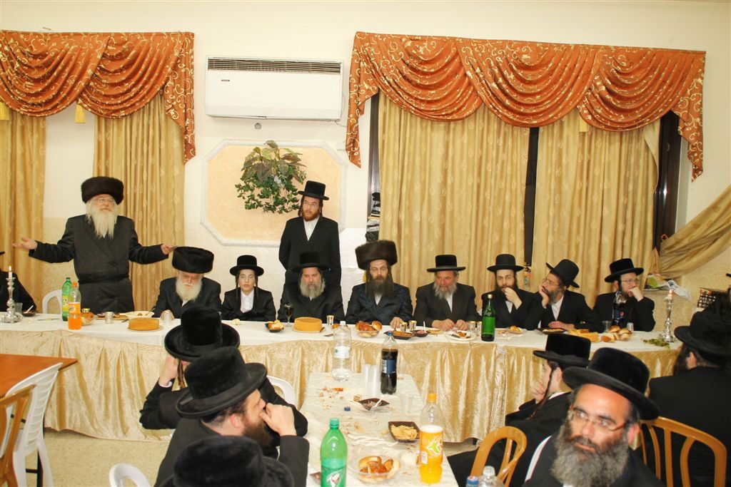 צפו: בר מצווה בחסידות קאמרנא