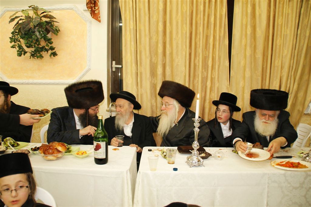 צפו: בר מצווה בחסידות קאמרנא