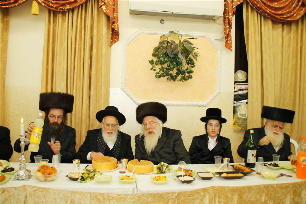 צפו: בר מצווה בחסידות קאמרנא