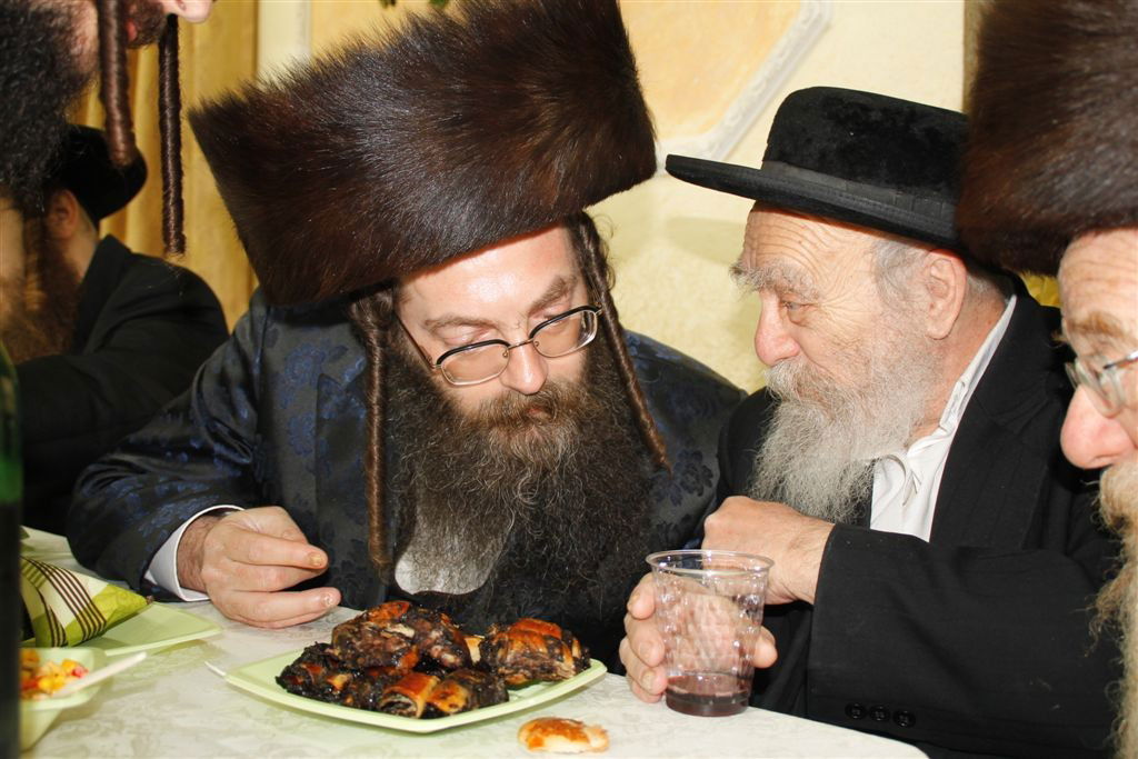 צפו: בר מצווה בחסידות קאמרנא