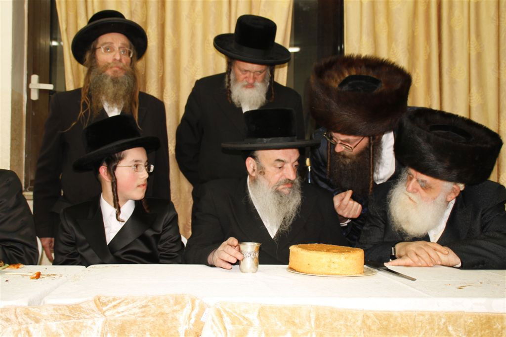 צפו: בר מצווה בחסידות קאמרנא