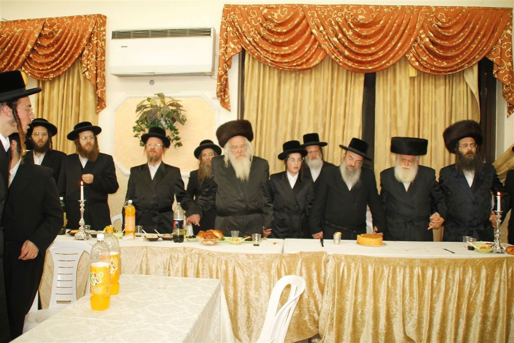 צפו: בר מצווה בחסידות קאמרנא