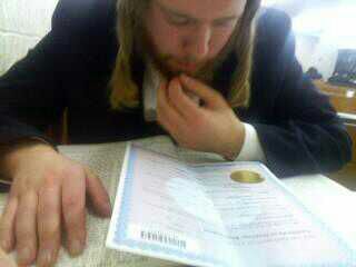 עדיו היה לגדולות: האברך ר' נתן גלויבער