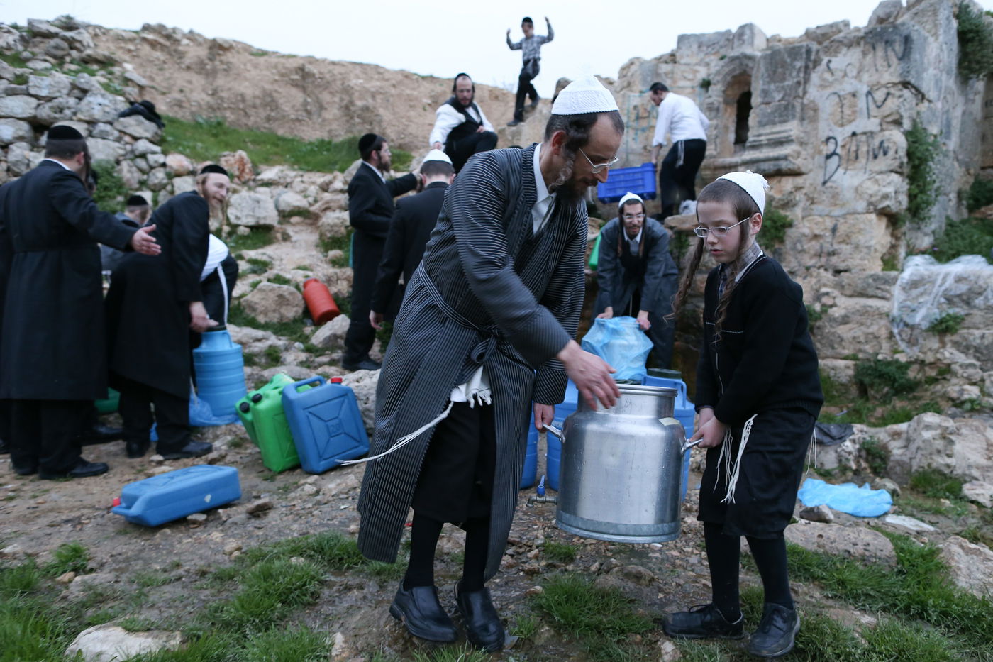 תיעוד מיוחד: שאיבת "מים שלנו" לקראת חג הפסח