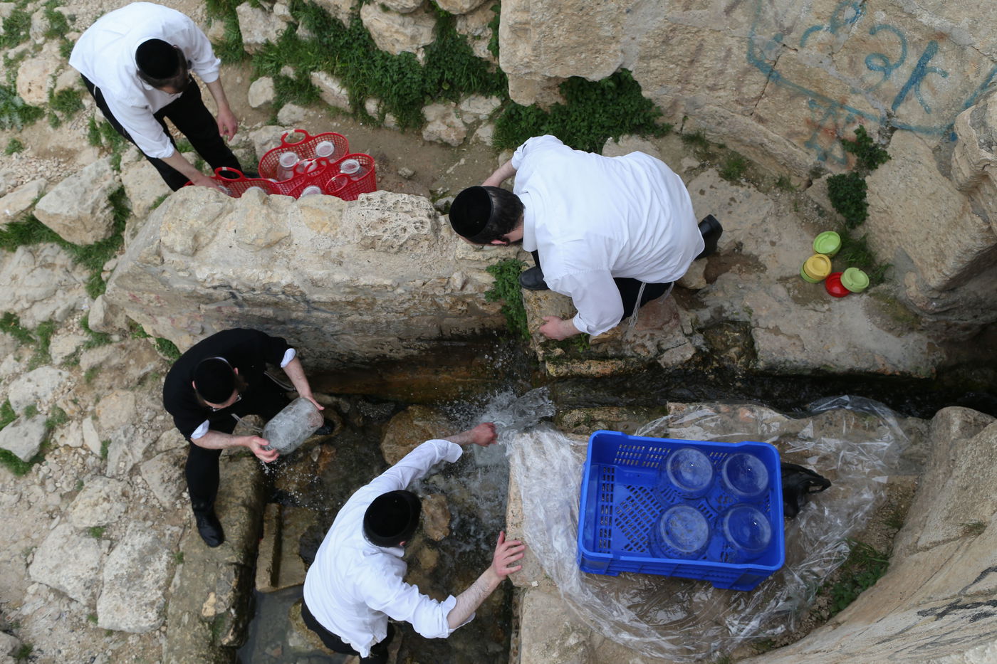 תיעוד מיוחד: שאיבת "מים שלנו" לקראת חג הפסח