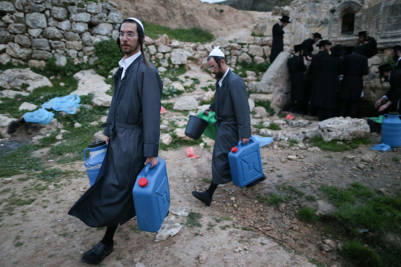 תיעוד מיוחד: שאיבת "מים שלנו" לקראת חג הפסח