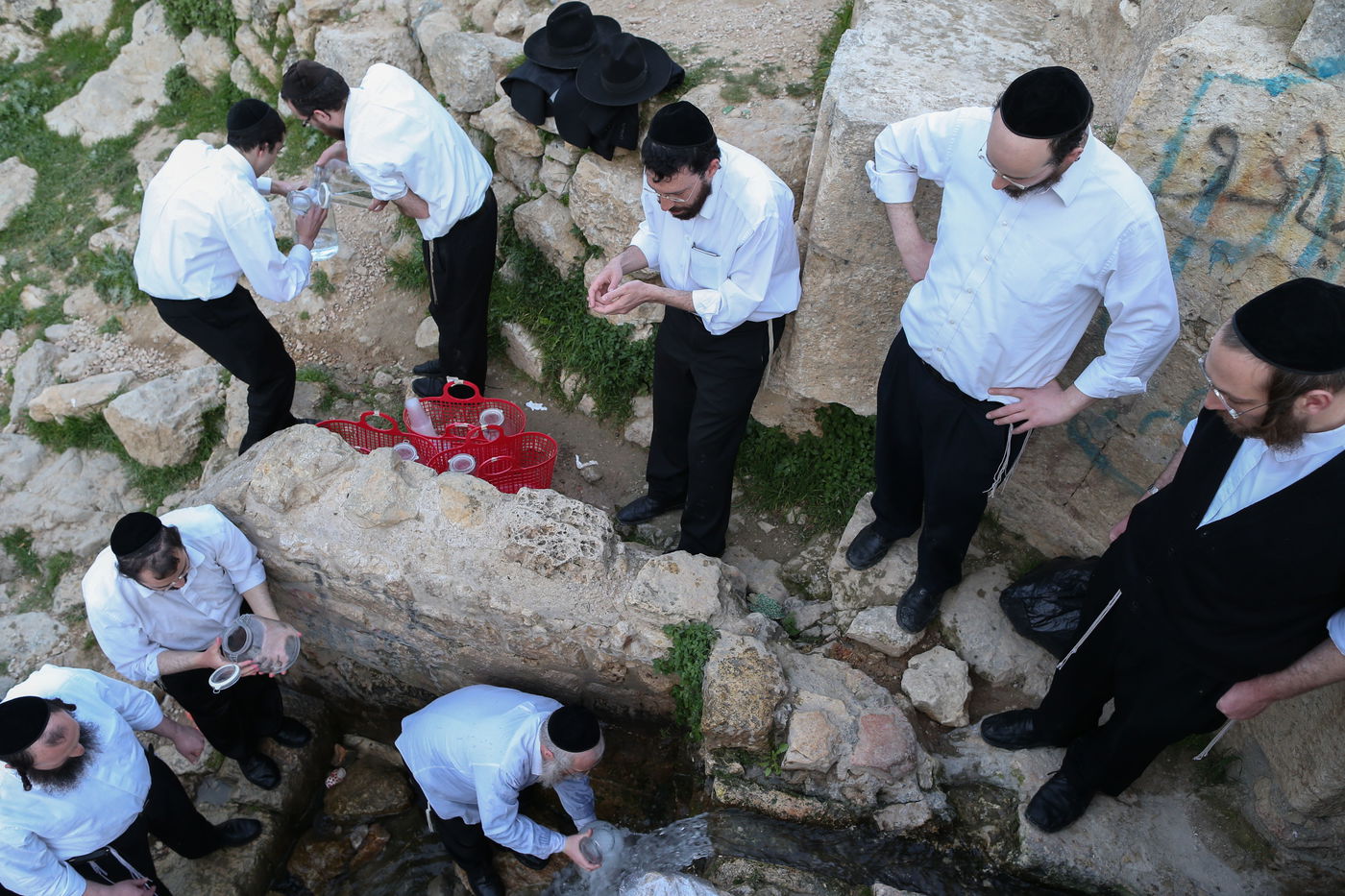 תיעוד מיוחד: שאיבת "מים שלנו" לקראת חג הפסח