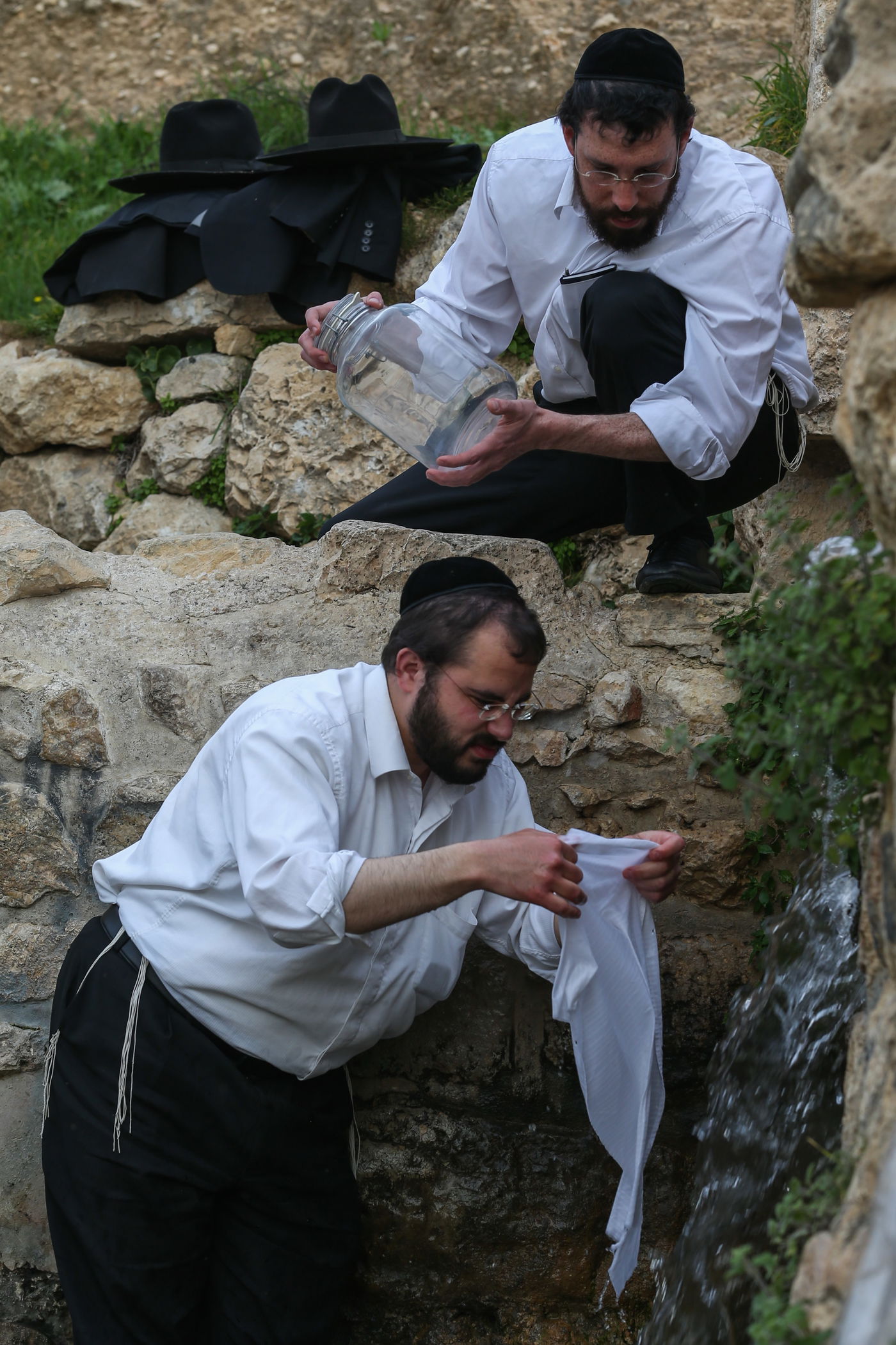 תיעוד מיוחד: שאיבת "מים שלנו" לקראת חג הפסח