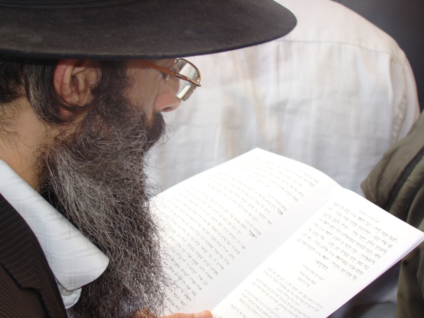 צפו: תפילה לרפואת הרב יוסף