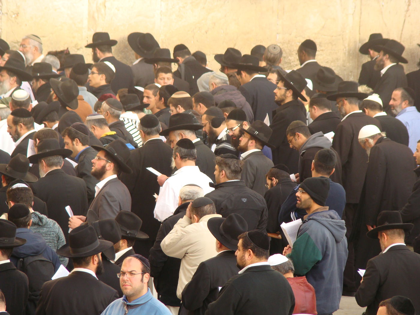 צפו: תפילה לרפואת הרב יוסף