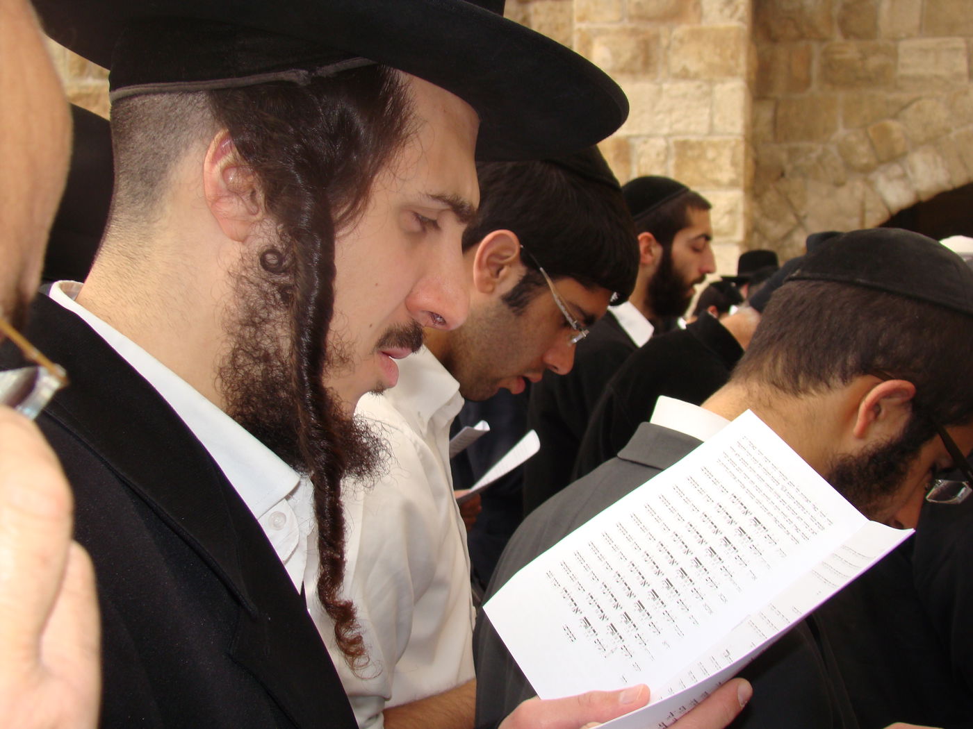 צפו: תפילה לרפואת הרב יוסף