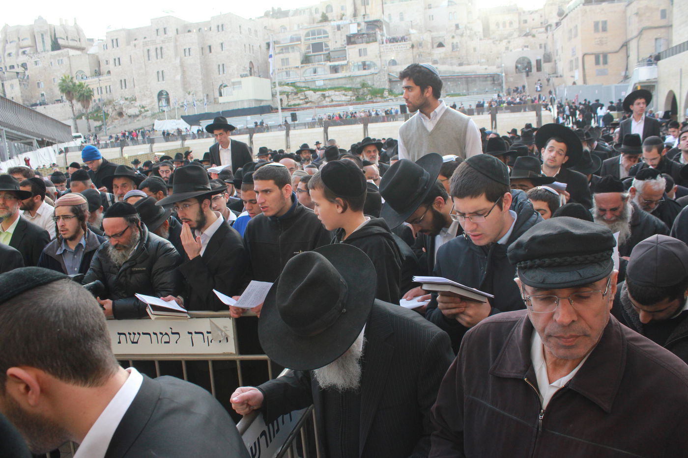 צפו: תפילה לרפואת הרב יוסף