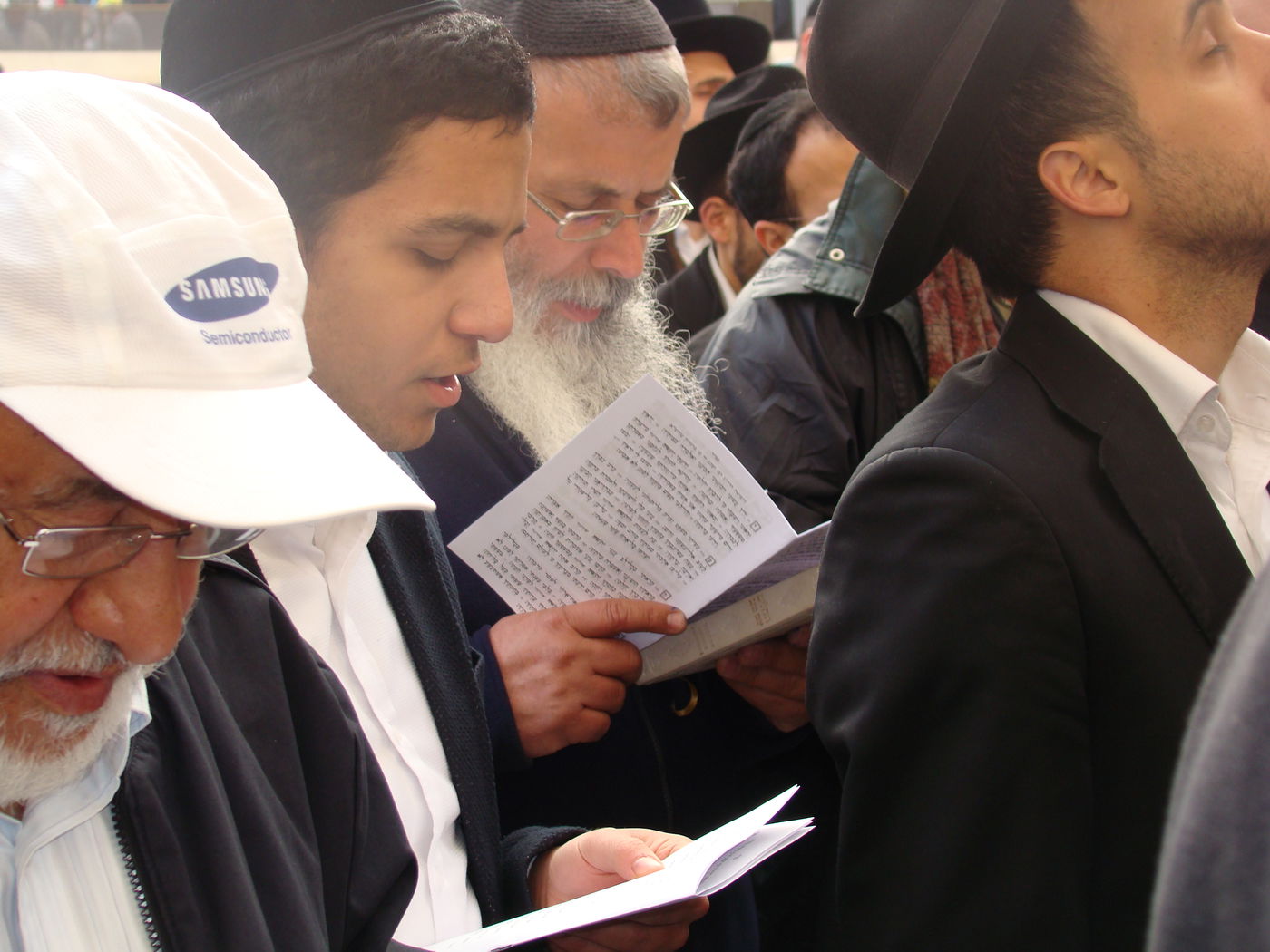 צפו: תפילה לרפואת הרב יוסף