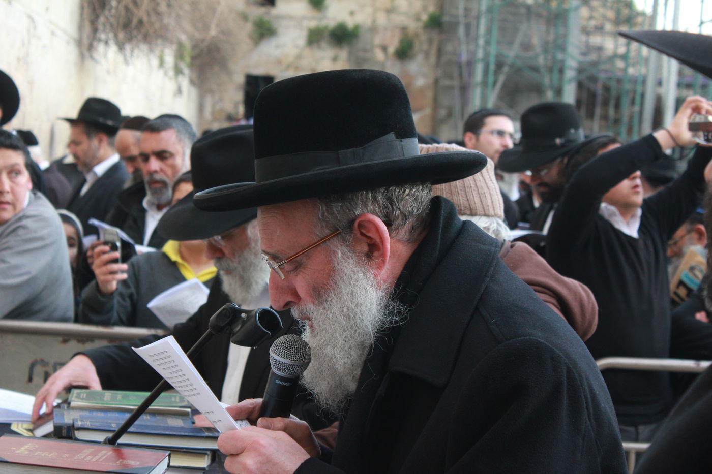 צפו: תפילה לרפואת הרב יוסף