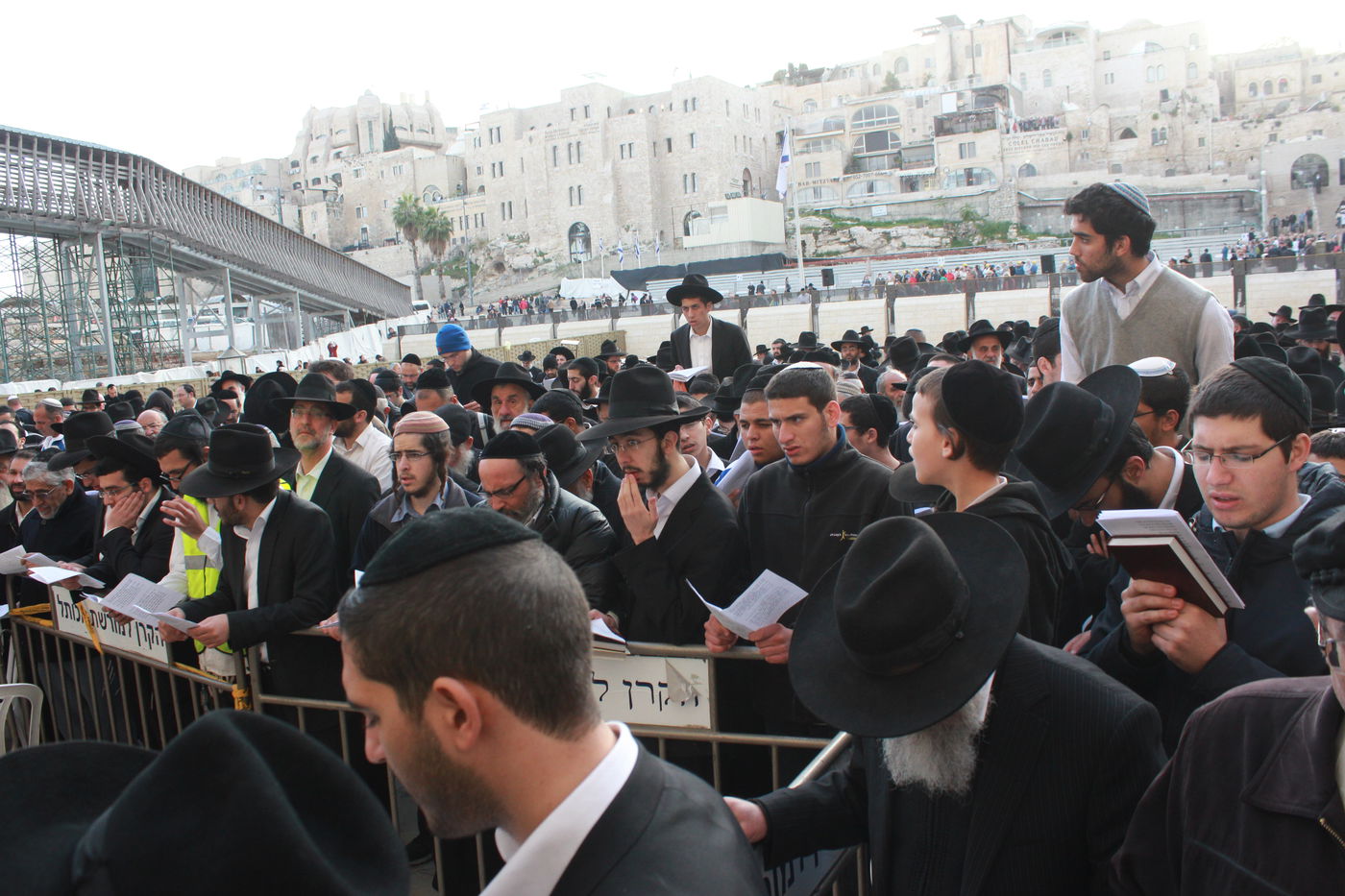 צפו: תפילה לרפואת הרב יוסף