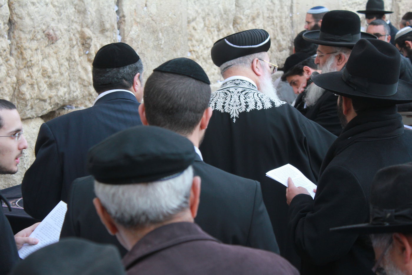 צפו: תפילה לרפואת הרב יוסף