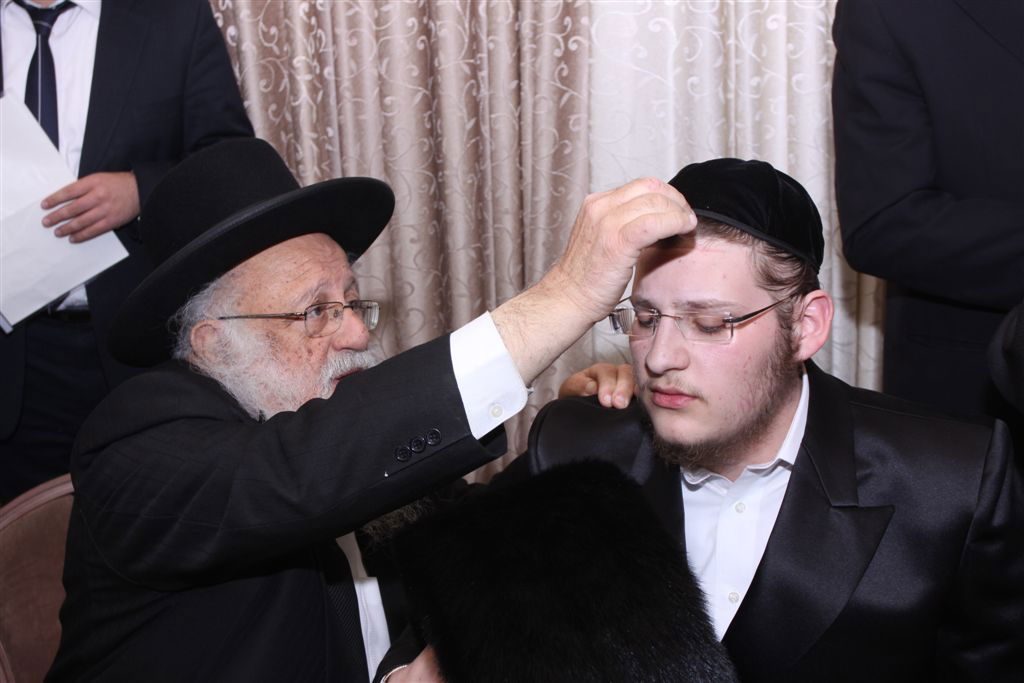 גדולי ראשי הישיבות בחתונת בן יו"ר ועד הישיבות • תיעוד