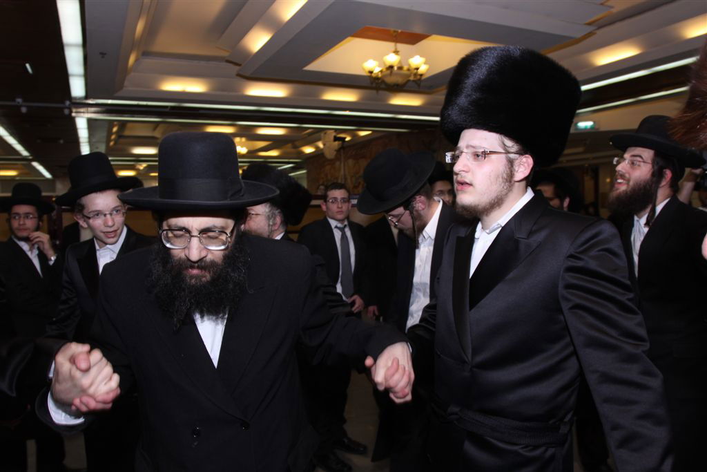 גדולי ראשי הישיבות בחתונת בן יו"ר ועד הישיבות • תיעוד