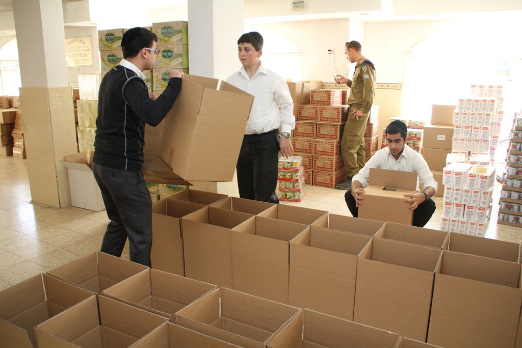 תיעוד: כך נערכים ל"קמחא דפסחא"