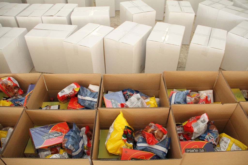 תיעוד: כך נערכים ל"קמחא דפסחא"