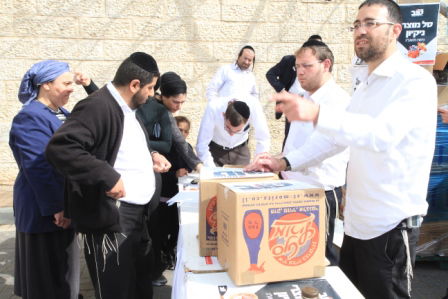 תנועת טוב חילקה אלפי סלים לכבוד פסח