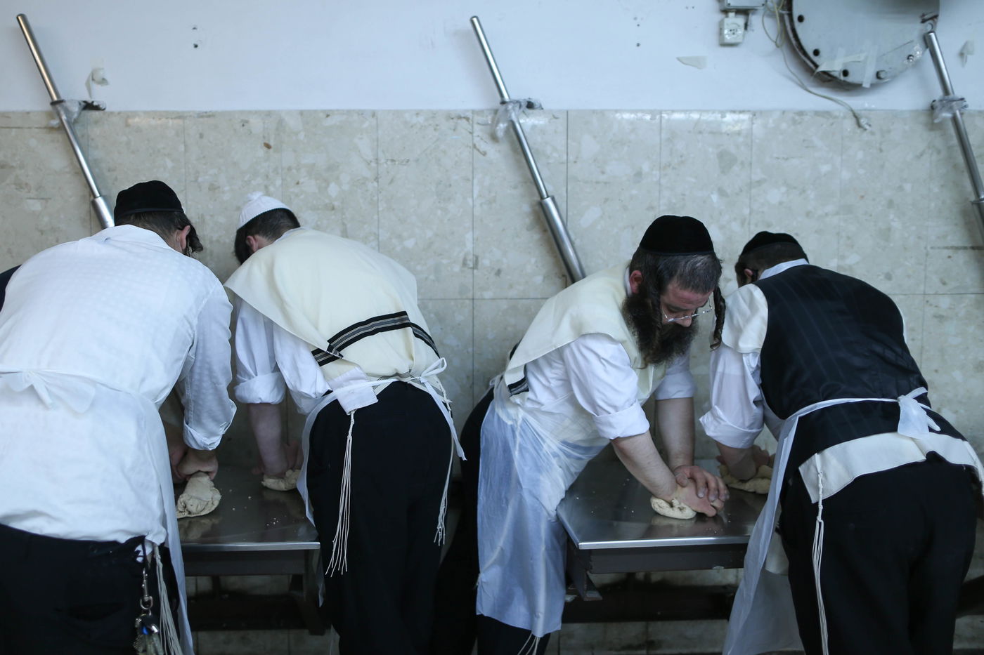 כך אופים מצות בהידור • גלריה