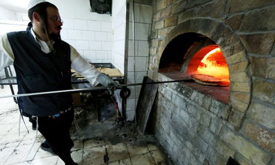 כך אופים מצות בהידור • גלריה