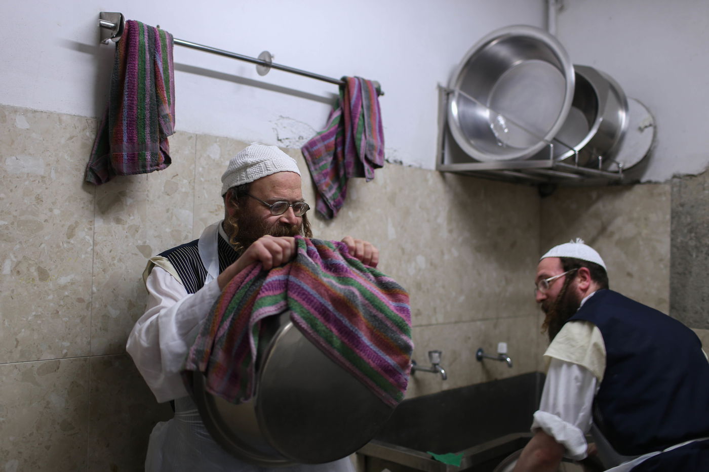 כך אופים מצות בהידור • גלריה