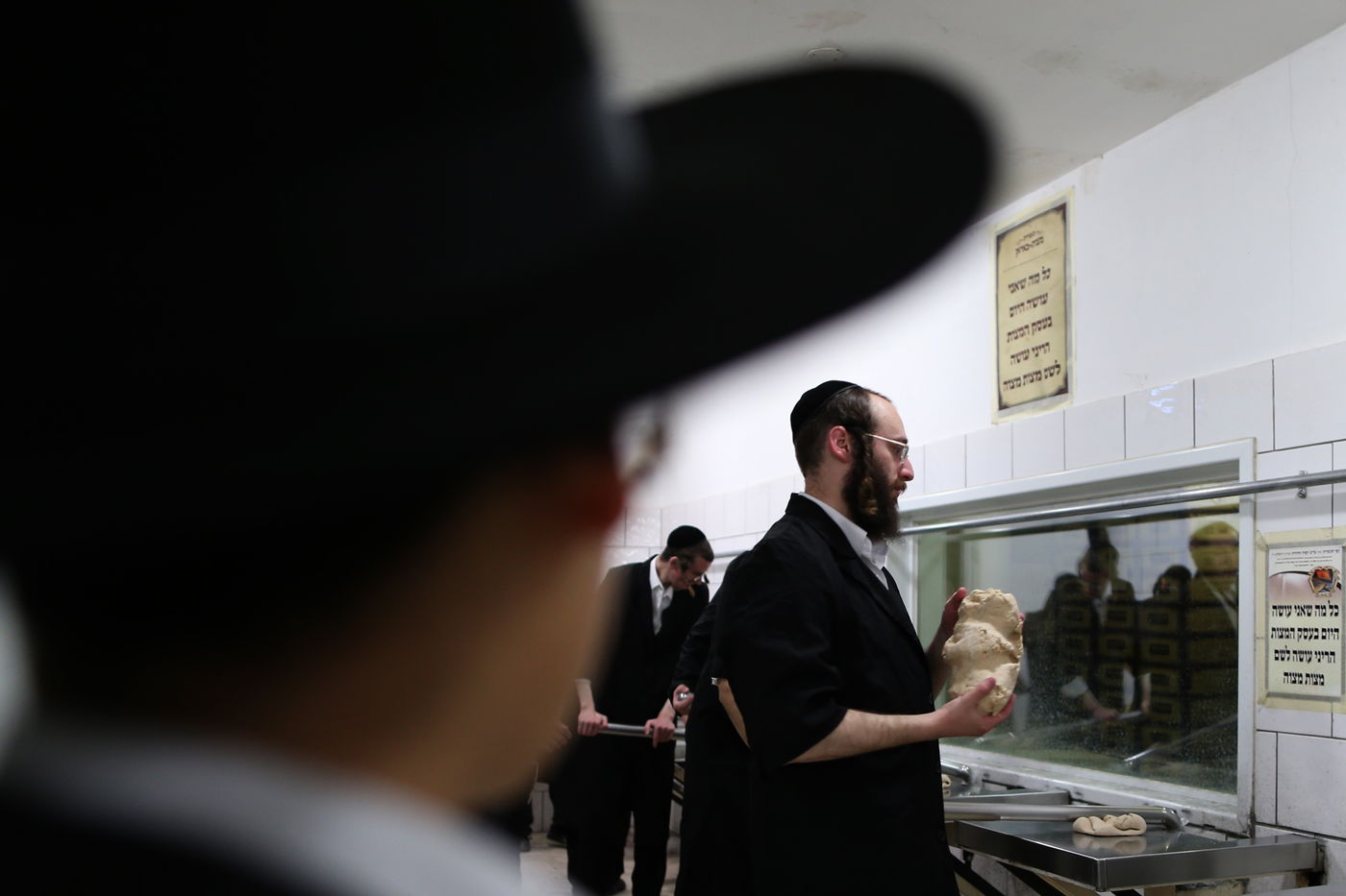 כך אופים מצות בהידור • גלריה