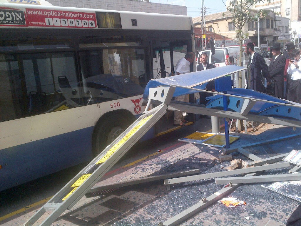 ב"ב: אוטובוס עקר את התחנה, הנוסעים ניצלו