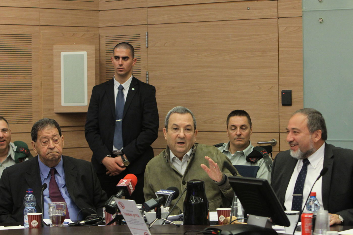 אהוד ברק נפרד מוועדת חוץ וביטחון: "לפנינו אתגרים מסובכים"