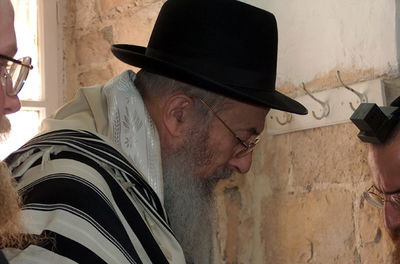 ביקורת חריפה, הרב צבי טאו